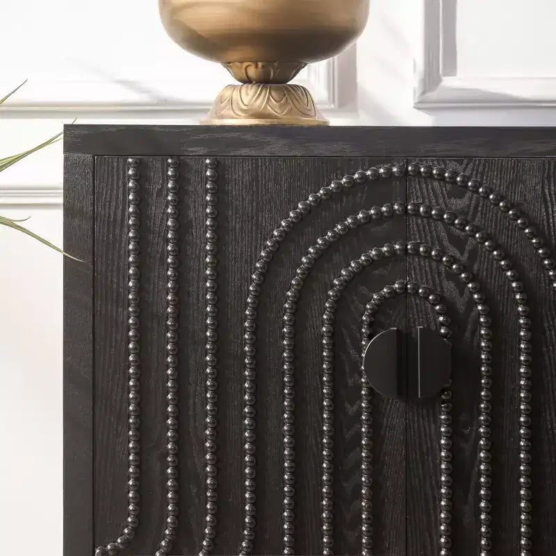 Buffet moderne de 150 cm avec clous décoratifs, 4 portes et 2 étagères réglables