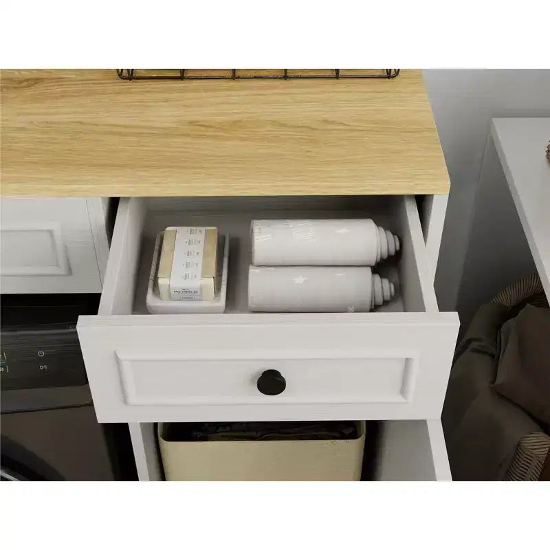 41,34 po L x 23,54 po P x 71,65 po H Armoire à linge blanc antique avec étagères réglables